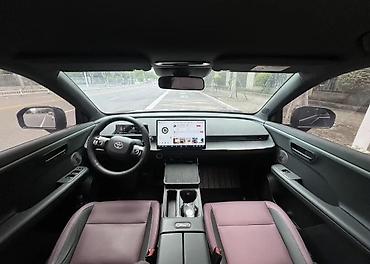 signum 3: Toyota bZ4X: 2026 г., Электромобиль, Кроссовер — 5