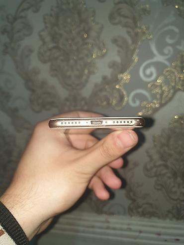 Apple iPhone: IPhone 8, Золотой — 5