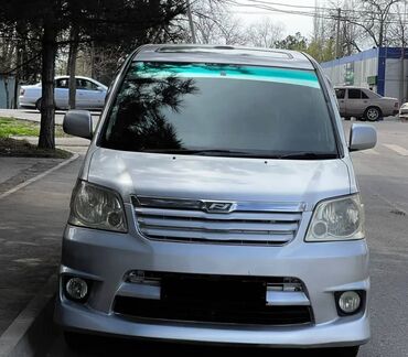 Toyota: Toyota Noah: 2004 г., 2 л, Автомат, Бензин, Минивэн