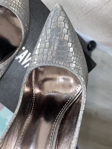 Tuflilər: Tuflilər, Ölçü: 37, rəng - Gümüşü, Yeni — 18