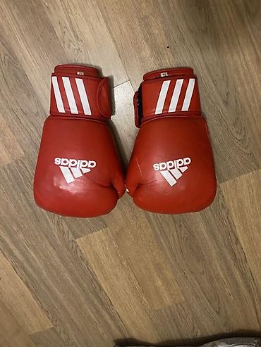 Top ten futu ile barter - Əlcəklər: Adidas markalı, qırmızı rəng