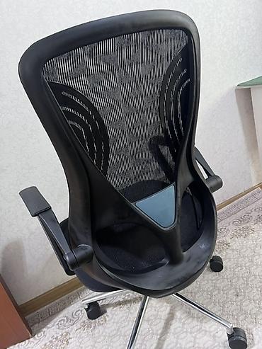 office table: Офисное кресло на колесиках, эргономичное, состояние идеальное. - — 3
