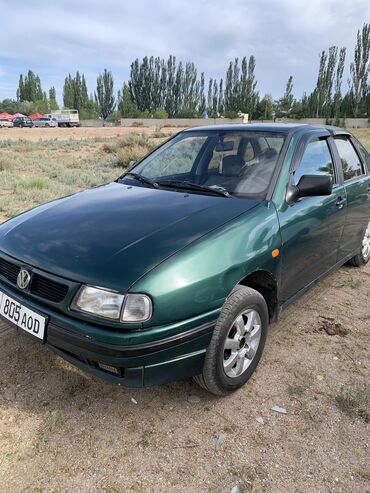 продажа пассат: Volkswagen Polo: 1996 г., 1.6 л, Механика, Бензин, Седан