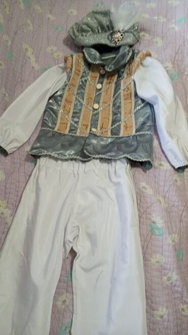 Карнавальные костюмы: Детские костюмы мушкетёра/придворного принца (2 варианта) А также — 5