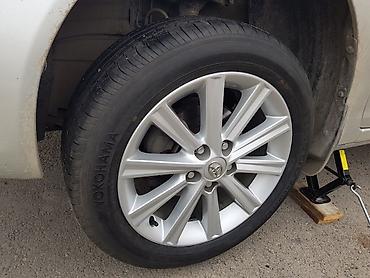 шины на камри: Колеса в сборе 215 / 55 / R 17, Зима, Б/у, Литые, отверстий - 5 — 1