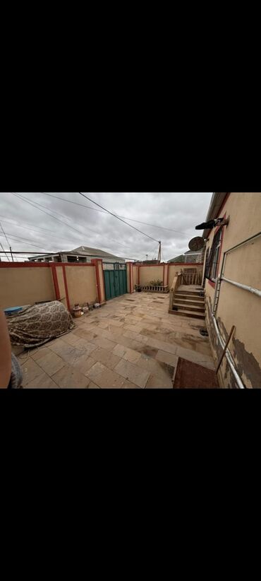 Həyət evləri və villaların satışı: Həyət evi – bütöv həyətli, darvazalı - Həyətyanı sahə: daş döşəməli — 9