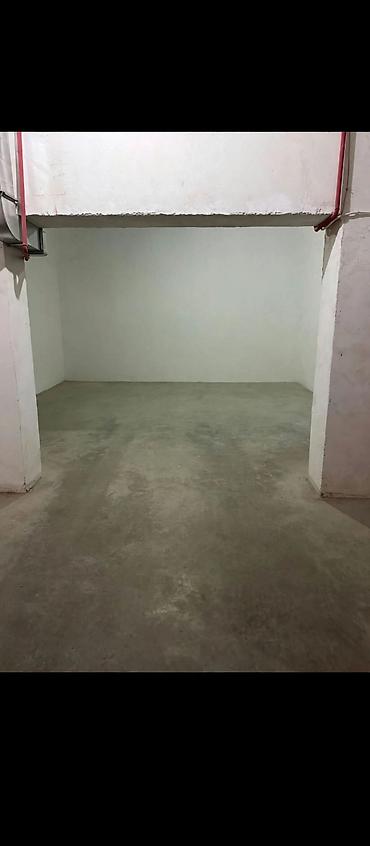 Qaraj 300 azn Azadlıq metrosu Yeni tikilinin qarajında.Aylıq İcarıyə