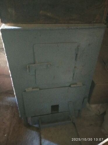 ev əşyaları gəncə: Kombi evezedici. Ekonom.Nasosda var.Metallar soba/peç – odun və