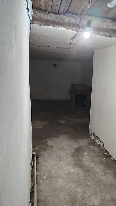 kohnə suraxanida bina evləri: Maştaga 1 otaq 1 kuxna stido zal kiraye verilir aile verilir her — 8