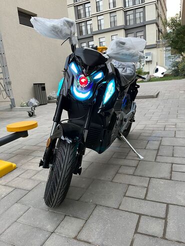Motosikletlər: Elektrik motosiklet – şəhər üçün idman üslublu “naked” dizayn 0 km — 2