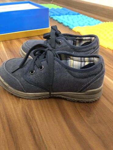 Детская обувь: Продаю ботики новые стильные на мальчика 31 размер, привозили с Чехии