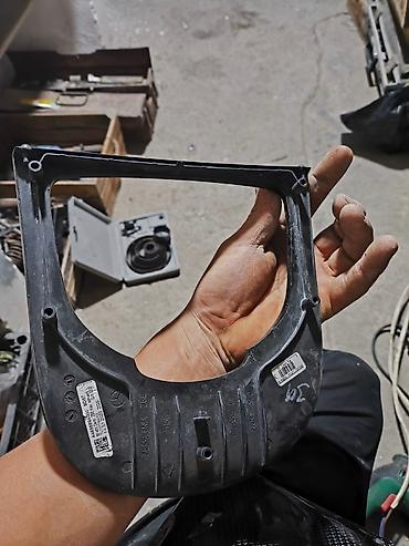 Другие детали кузова: Накладка на центральную консоль с отделкой карбон. Имеет U-образную — 3