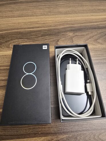 Xiaomi: Xiaomi Mi 8, rəng - Qara, 
 Barmaq izi — 7