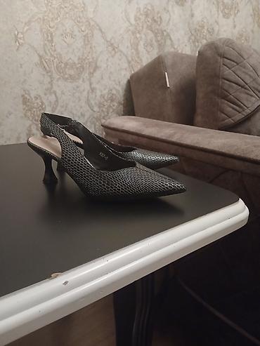 Qadın ayaqqabısı – slingback stilettolar - Model: Klassik sivri