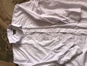 Рубашки: Мужские белые рубашки в иделаьном состоянии по 100 сом