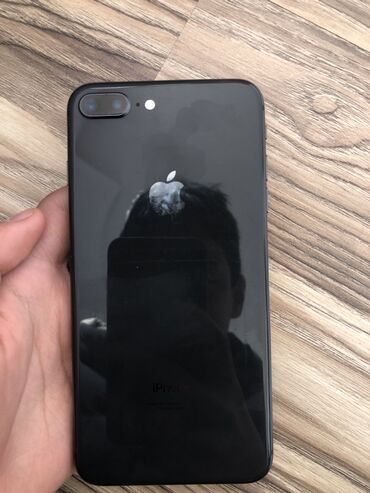 Apple iPhone: IPhone 8 Plus, Б/у, 64 ГБ, Черный, Зарядное устройство, Защитное стекло, 79 %