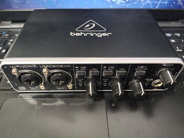 усилитель аудио: Продаю звуковую карту Behringer UMC202HD. Пользовался мало, сейчас