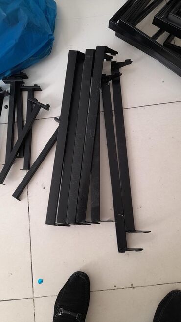 Vitrin üçün aksesuarlar: Mağaza vitrinləri üçün metal asqı və rəf tutacaqları dəsti - Rəng — 8