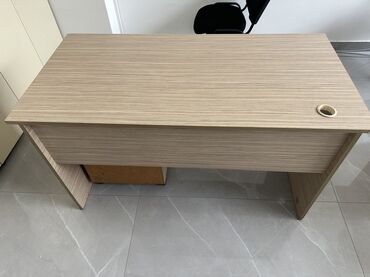 İşlənmiş, İşçi üçün, Dördbucaq masa