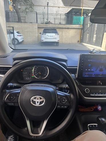 camry 2011: Toyota Corolla: 2019 г., 1.8 л, Вариатор, Гибрид, Седан — 4