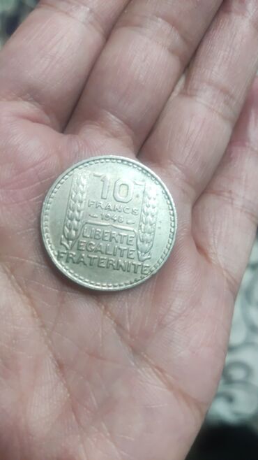куплю монеты старые: 10франков 1948год в Кыргызстане такого нет