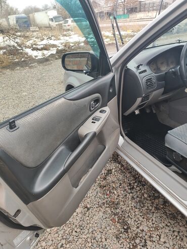 Mazda: Mazda 323: 2002 г., 1.5 л, Механика, Бензин, Хэтчбэк — 11