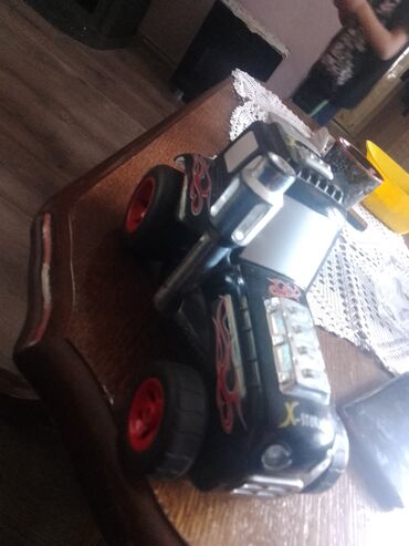 aparati za brijanje: Na prodaju traktor mali za decu ide na baterije ispravan