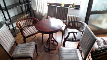 Sets of table and chairs: Wood, Up to 10 seats, Used