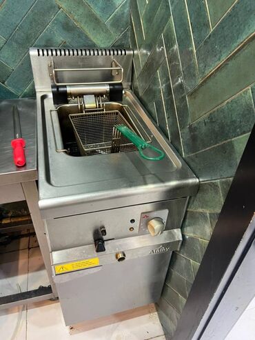 Dönər aparatları: Salam. Gənclik Mallda bağlanmış restoranın avadanlığı satışa — 4