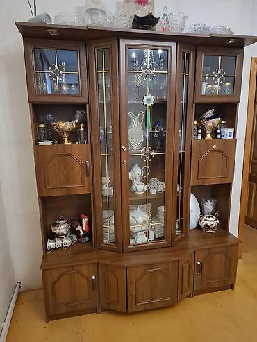 wfaner mebel: Qonaq otağı üçün vitrinalı bufet - Material: ağac teksturalı laminat — 2