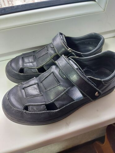 обувь школьная: Школьные туфли фирмы Котофей кожанные 34 размер состояние отличное