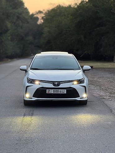 i 10: Toyota Corolla: 2022 г., 1.8 л, Автомат, Гибрид, Седан — 1