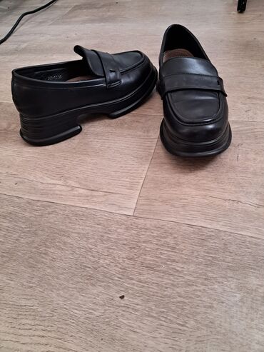 обувь на девочку: Туфли 36, цвет - Черный
