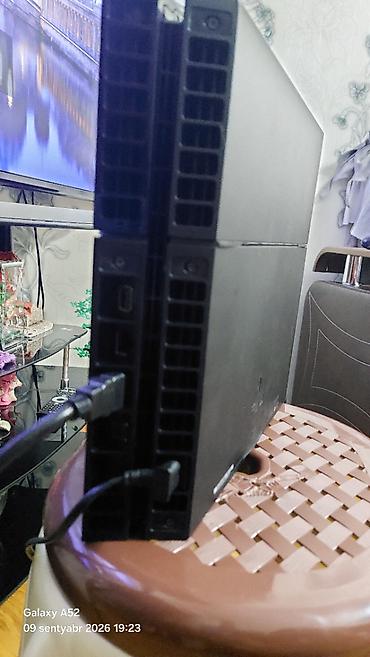 operativ yaddas: Sony PlayStation 4 (PS4) – FAT model - Daxili yaddaş: 500 GB (sistemdə — 5