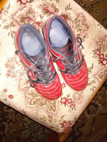 Patike i sportska obuća: Na prodaju crvene sportske patike, u super stanju broj 37