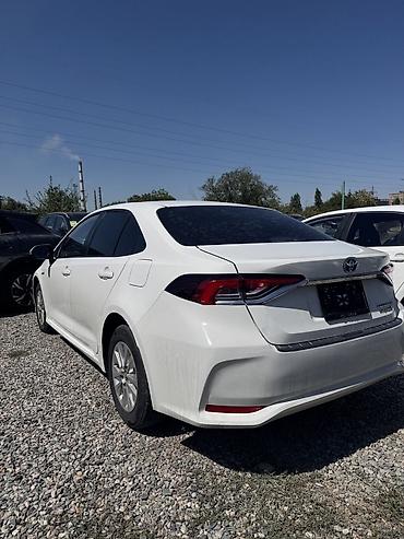 купить мерс с: Toyota Corolla: 2022 г., 1.8 л, Вариатор, Гибрид, Седан — 7