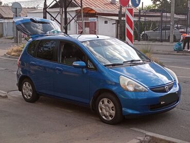 Легковой транспорт: Сдаю в аренду: Легковое авто, Под такси