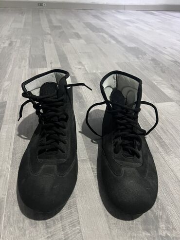 широкий ремень: Борцовки VEGASTAR - Модель: высокие борцовки с шнуровкой - Цвет at lalafo.kg широкий ремень: Борцовки VEGASTAR - Модель: высокие борцовки с шнуровкой - Цвет