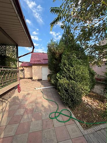 Продажа коттеджей и домов: 4 комнаты, 212 м², 4 соток, Бишкек, Кок-Жар мкр Собственник — 13