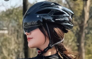 еспандер для скул: Велосипедный шлем HORNTour с магнитным визором и задним LED-освещением