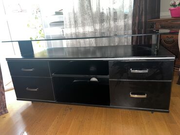 стеклянная подставка под телевизор: Ideal veziyyetde TV altdigi