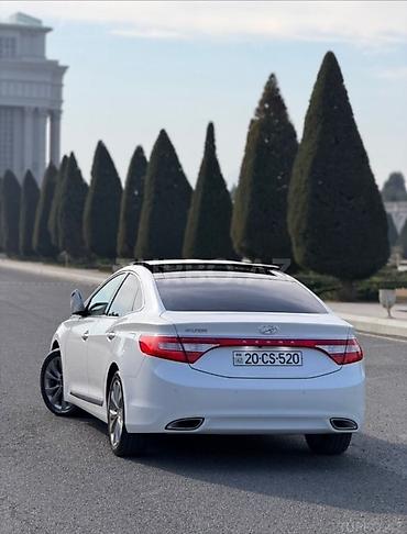 megane disk: Hyundai Grandeur (Azera) – ağ rəng, sedan, geniş və komfortlu salon — 8