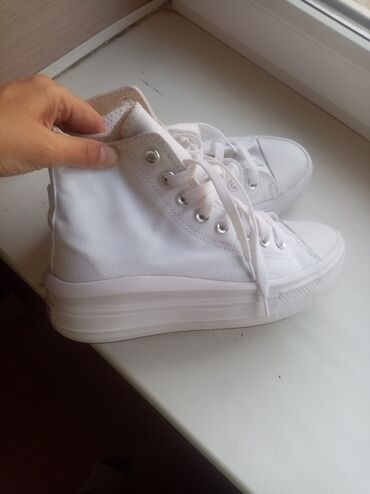 Women's Sneakers and athletic shoes: Converse белый на платформе Одевала 3-4 раза в идеальном состоянии — 9