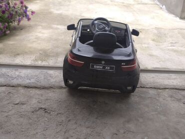 Xodunoklar: Uşaq üçün elektrikli BMW X6 mini maşın - Korpus: qara rəng, BMW X6