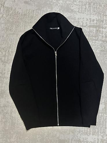 свиты: Черный вязаный кардиган на молнии ZARA Man. - Модель: трикотажная — 1