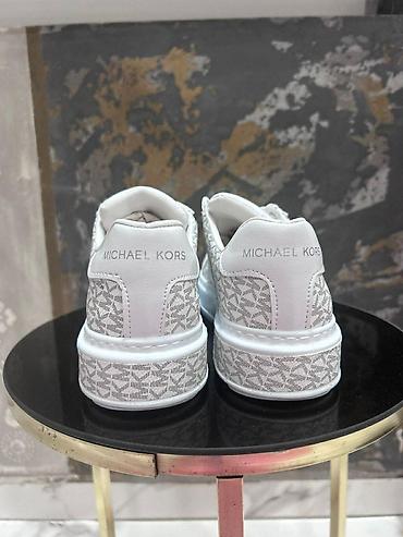 Patike: ⚜🌸🤍 𝐍𝐎𝐕𝐀 𝐊𝐎𝐋𝐄𝐊𝐂𝐈𝐉𝐀 🤍🌸⚜ 𝐁𝐫𝐨𝐣𝐞𝐯𝐢: 36 - 40 𝑪𝒆𝒏𝒂: torbice 3200 din — 21