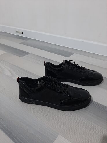 обувь медицинская: Мужская обувь НОВАЯ размер 43.
Цена 900с, доставка по городу 60с