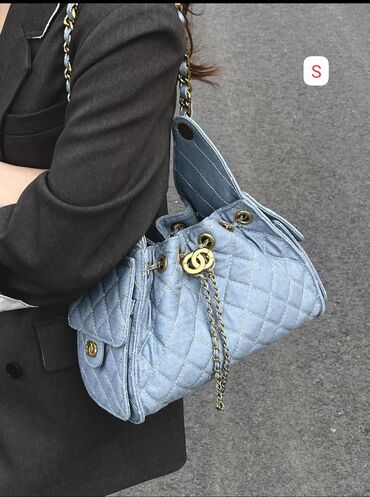 qadin pencekleri: Çiyin çantası, Chanel