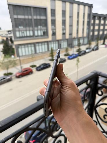 electronics iphone: IPhone 11, 128 GB, Qara, Face ID, Simsiz şarj — 6