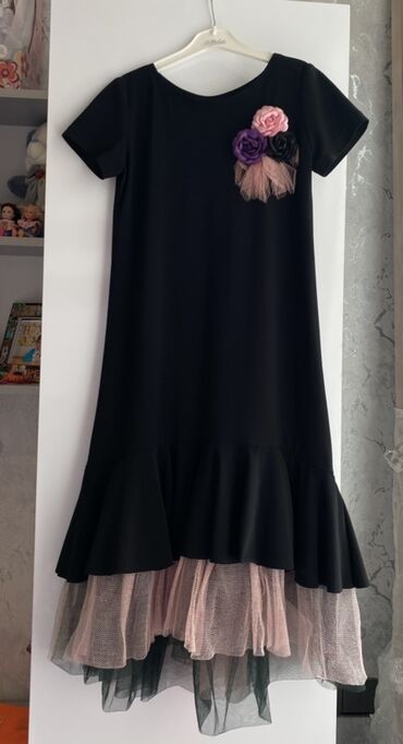 qadın romperləri: Qara rəngli qadın donu - Dizayn: Sadə kəsimli, qısaqollu, dairəvi